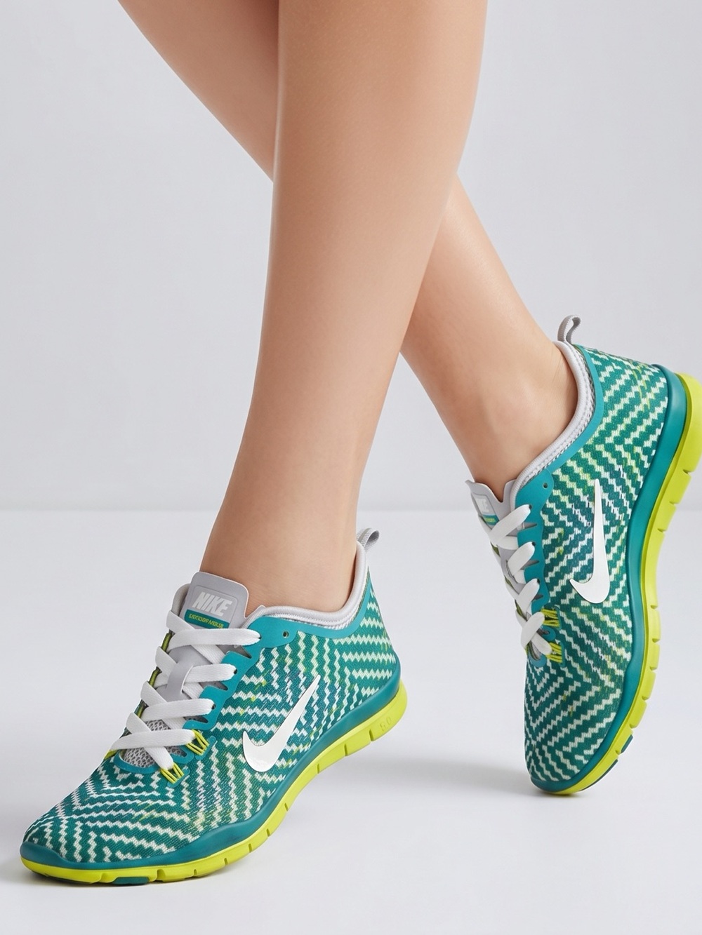 Nike Womens‎ SZ 6 Running Athletic Shoes Sneakers Green White Pattern 629832-302